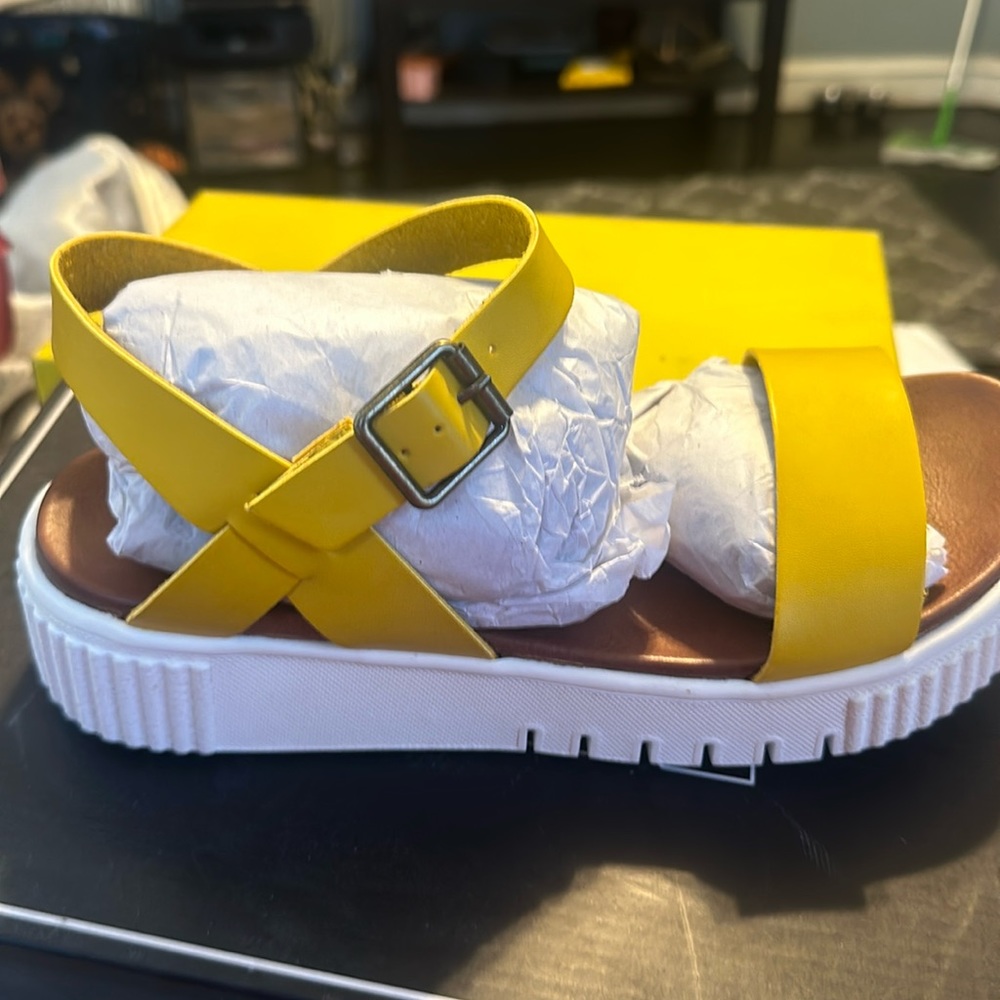 MIA Sandals Leanna -Brand New w/Box